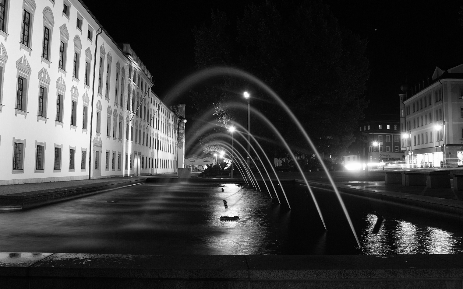 Brunnen Black/White