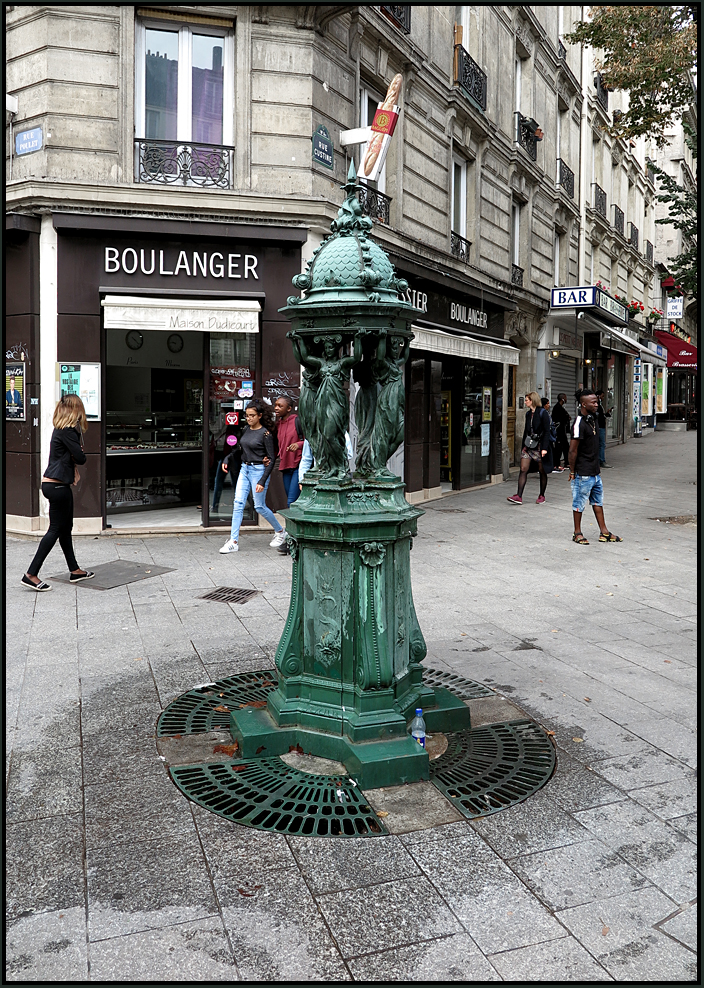 Brunnen - Boulevard  Barbès - Paris