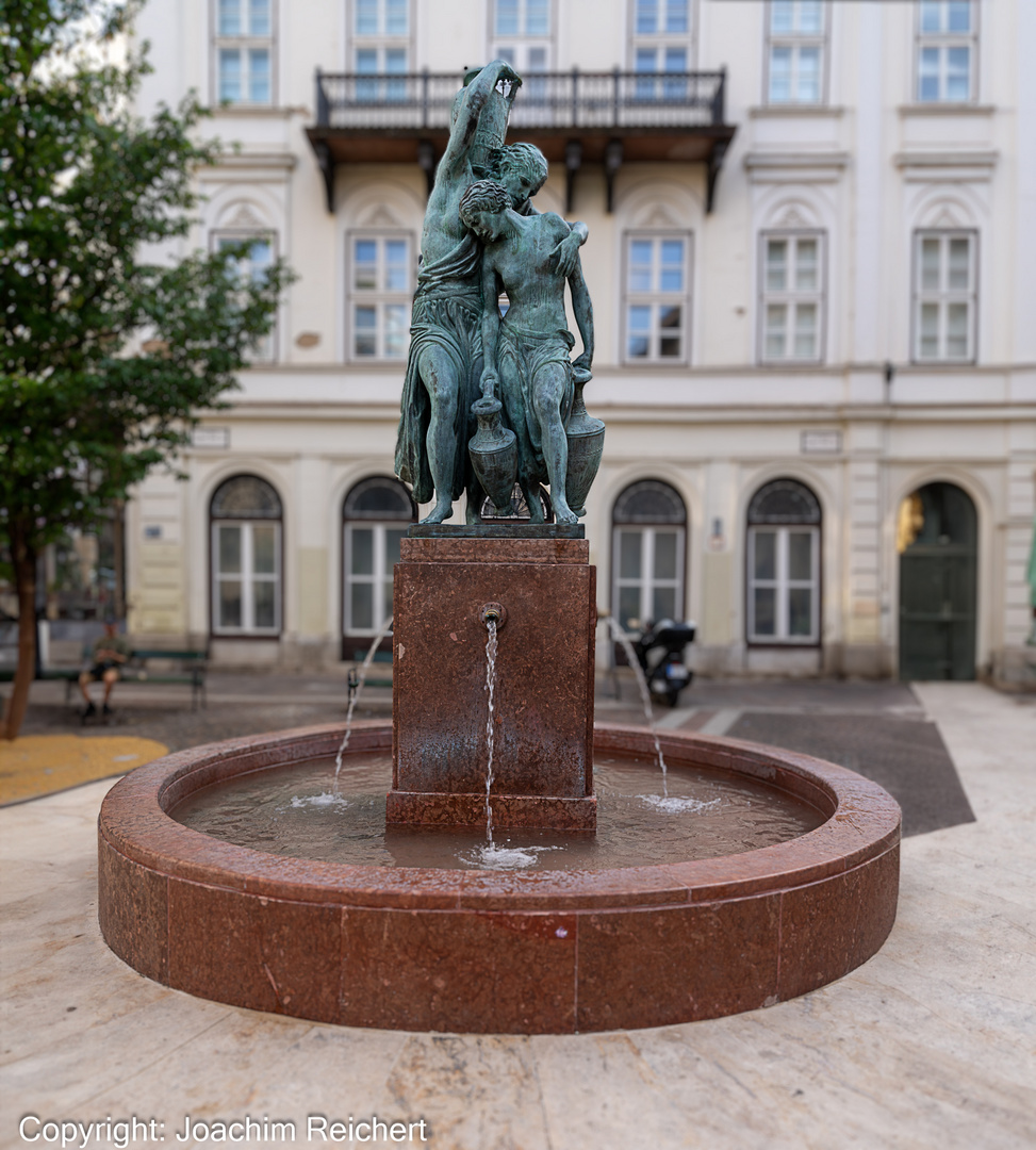 Brunnen des Danaides auf dem Szomory Dezsz tér in Budapest