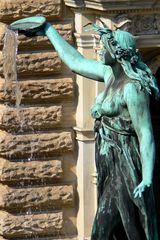 Brunnen-Figur Hygieia