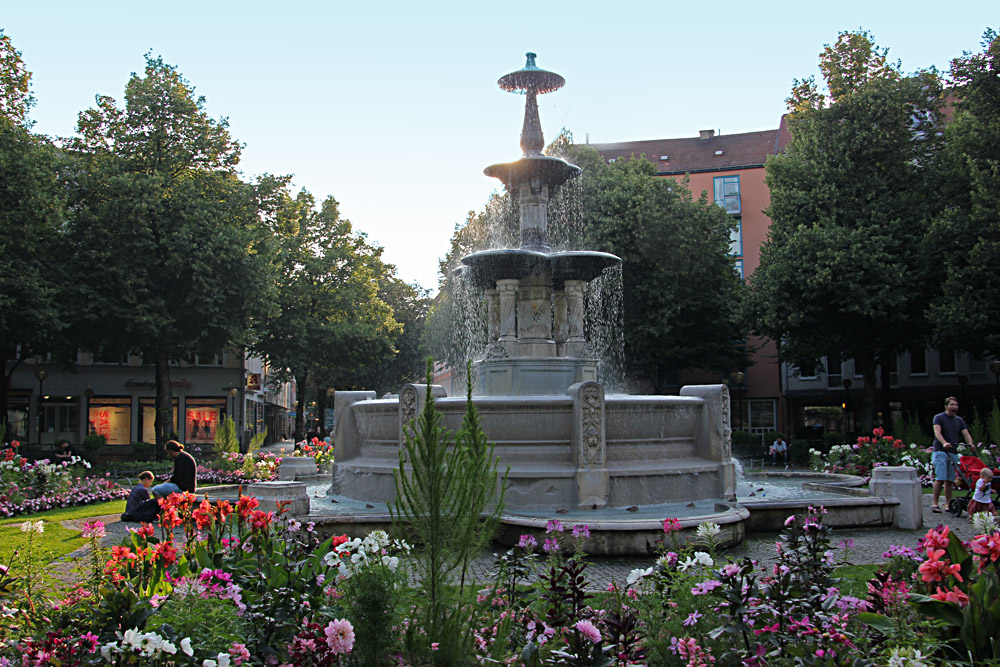 Brunnen-Idylle am Abend