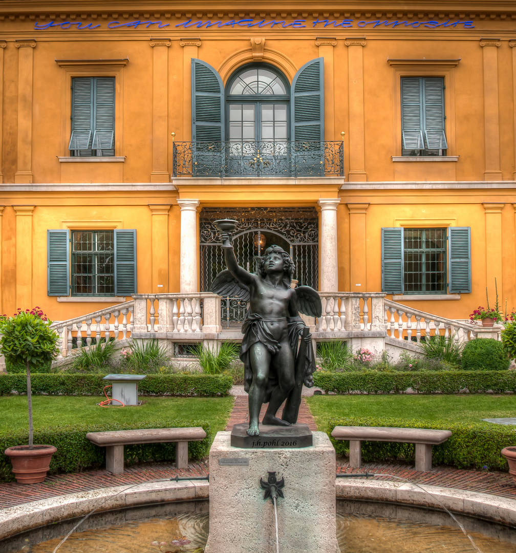 Brunnen im Garten der ehemalige Villa des "Malerfürsten" Franz von Lenbach in München