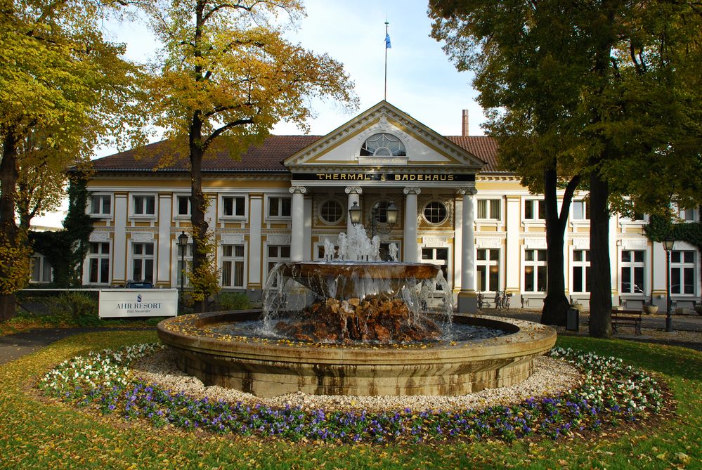 Brunnen im Herbst