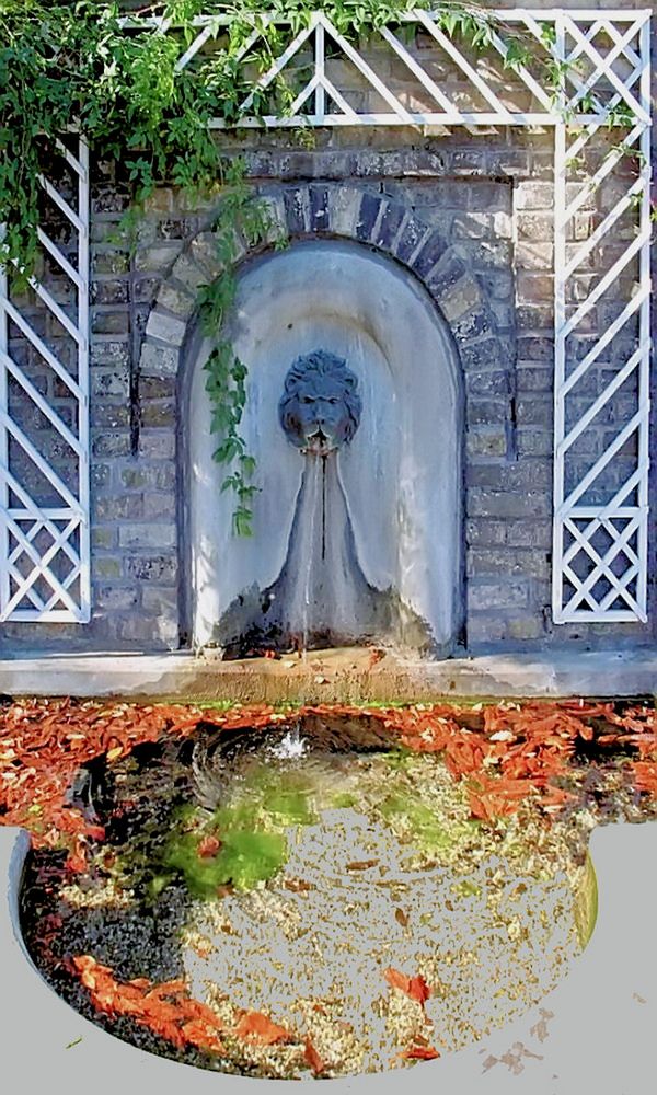 Brunnen im Herbst