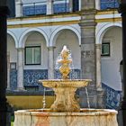 Brunnen im Hof der Universität in Evora