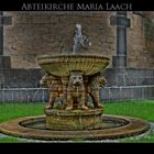 Brunnen im Innenhof der Abteikirche von Maria Laach