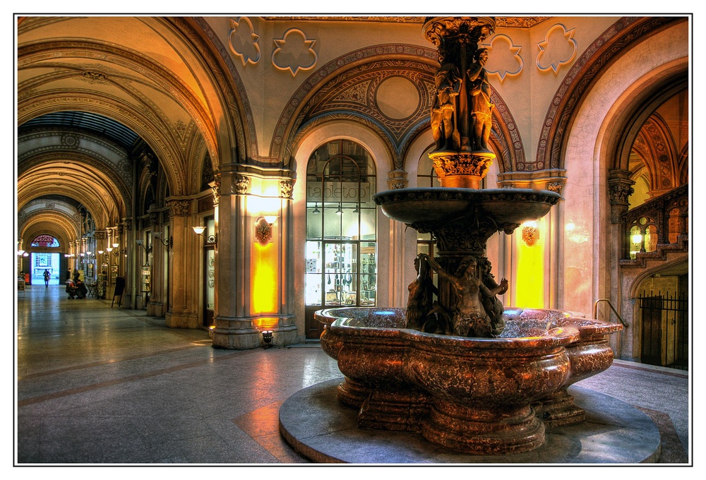 Brunnen im Innenhof des Palais Ferstel, Wien