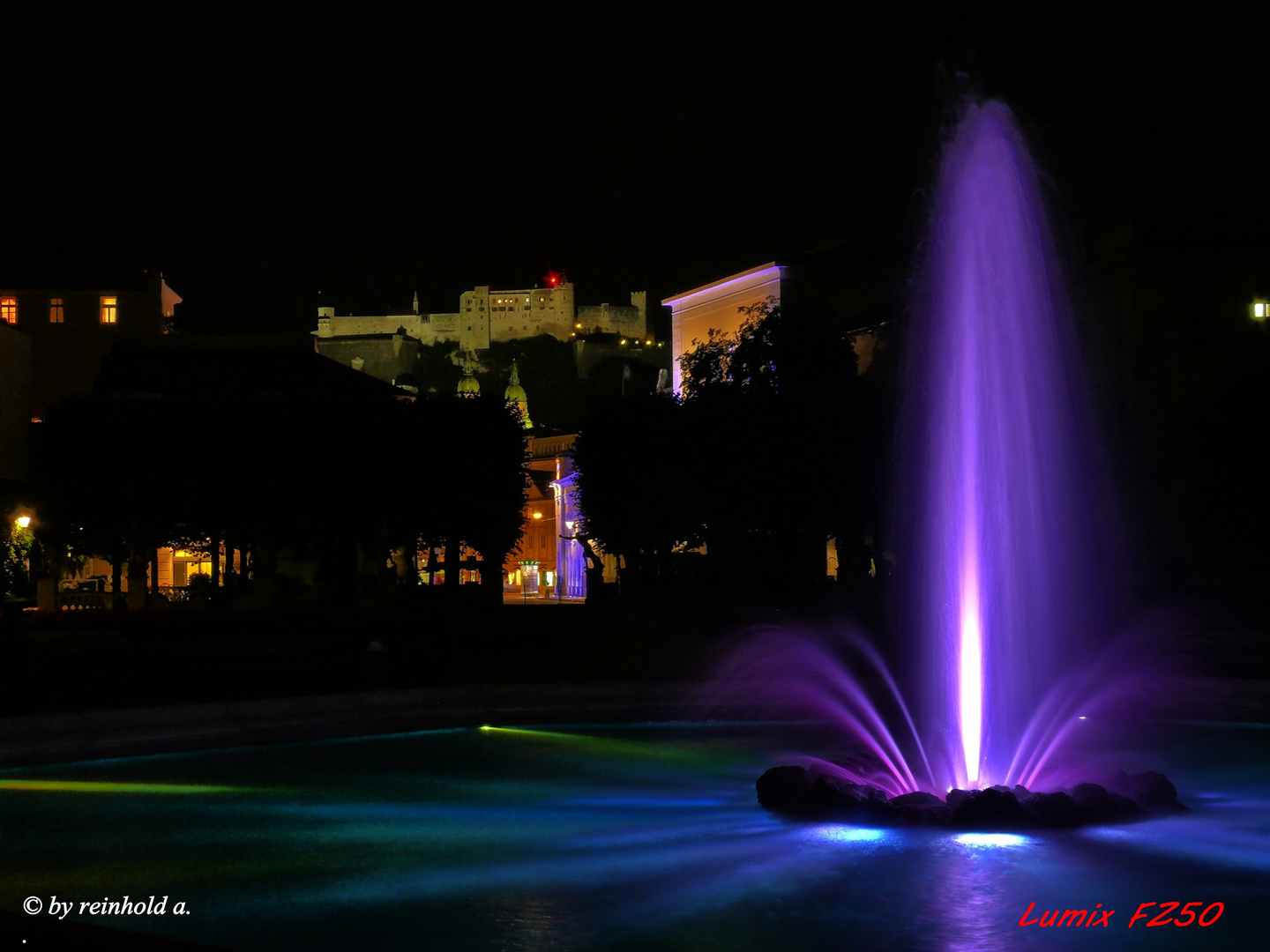 Brunnen im Mirabellgarten mit Blick auf Festung