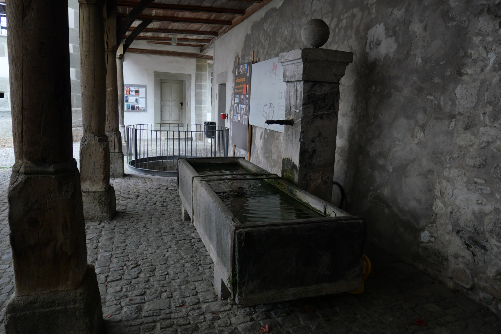 Brunnen im Schloss Laupen