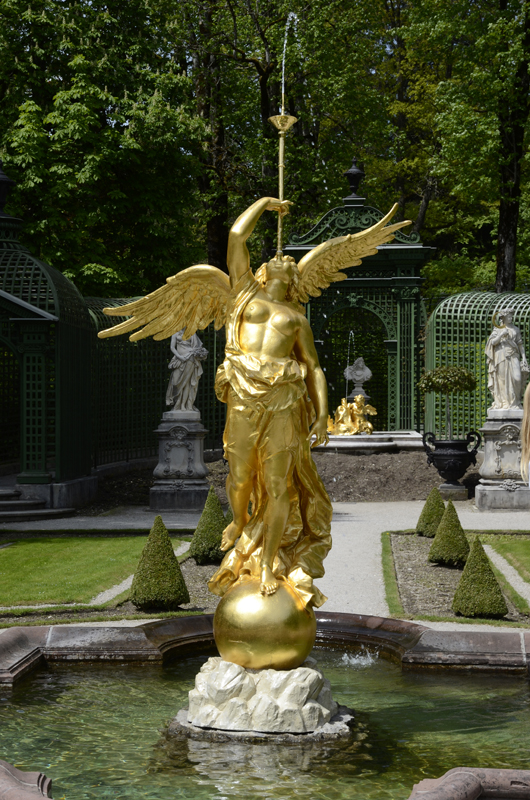 Brunnen im Schloss Linderhof