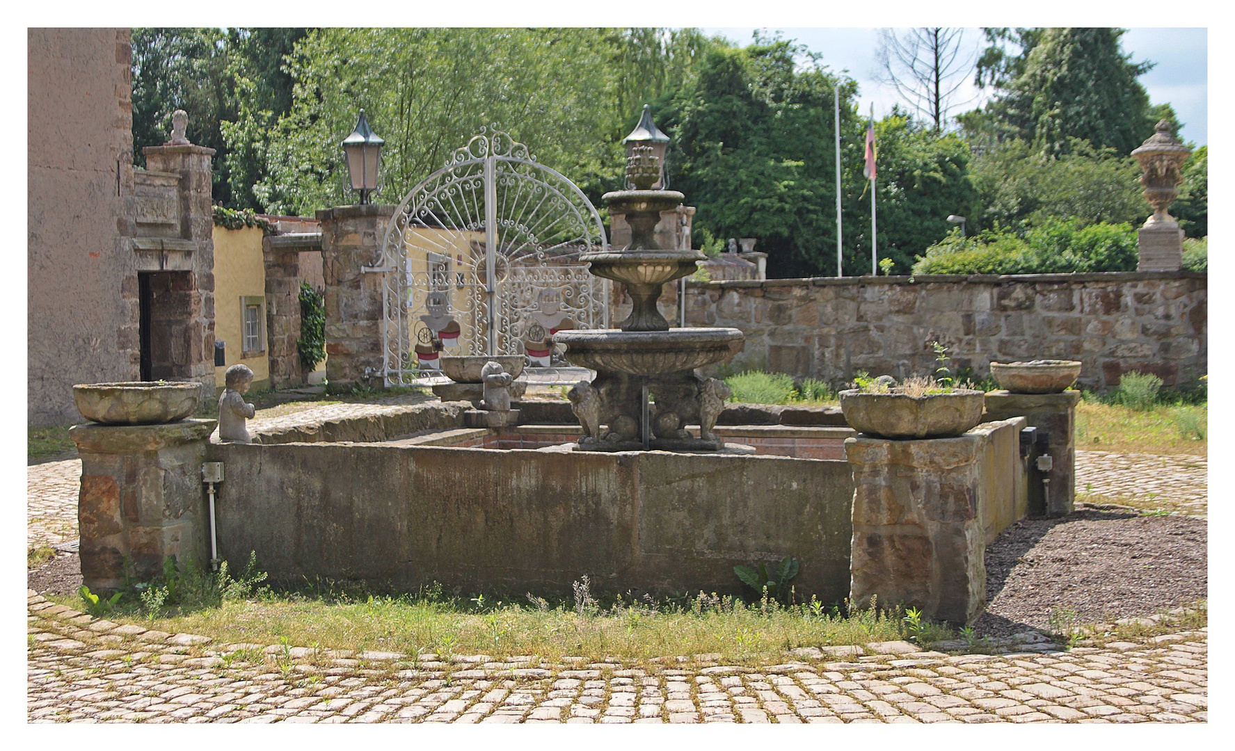 Brunnen im Schloss Petershagen