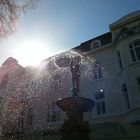 Brunnen im Sonnenlicht