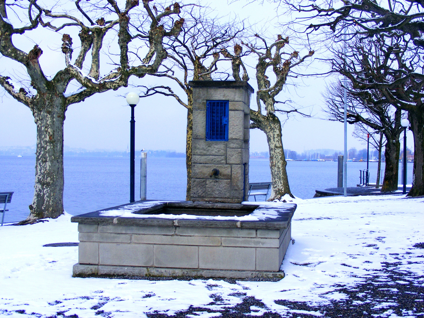 Brunnen im Winter