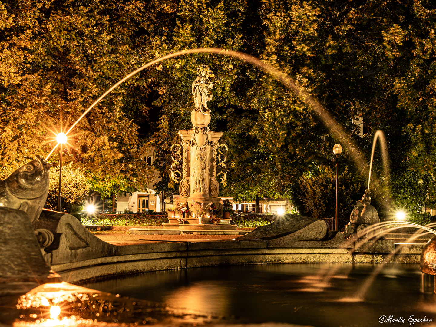 Brunnen in der Stadt - Herbststimmung