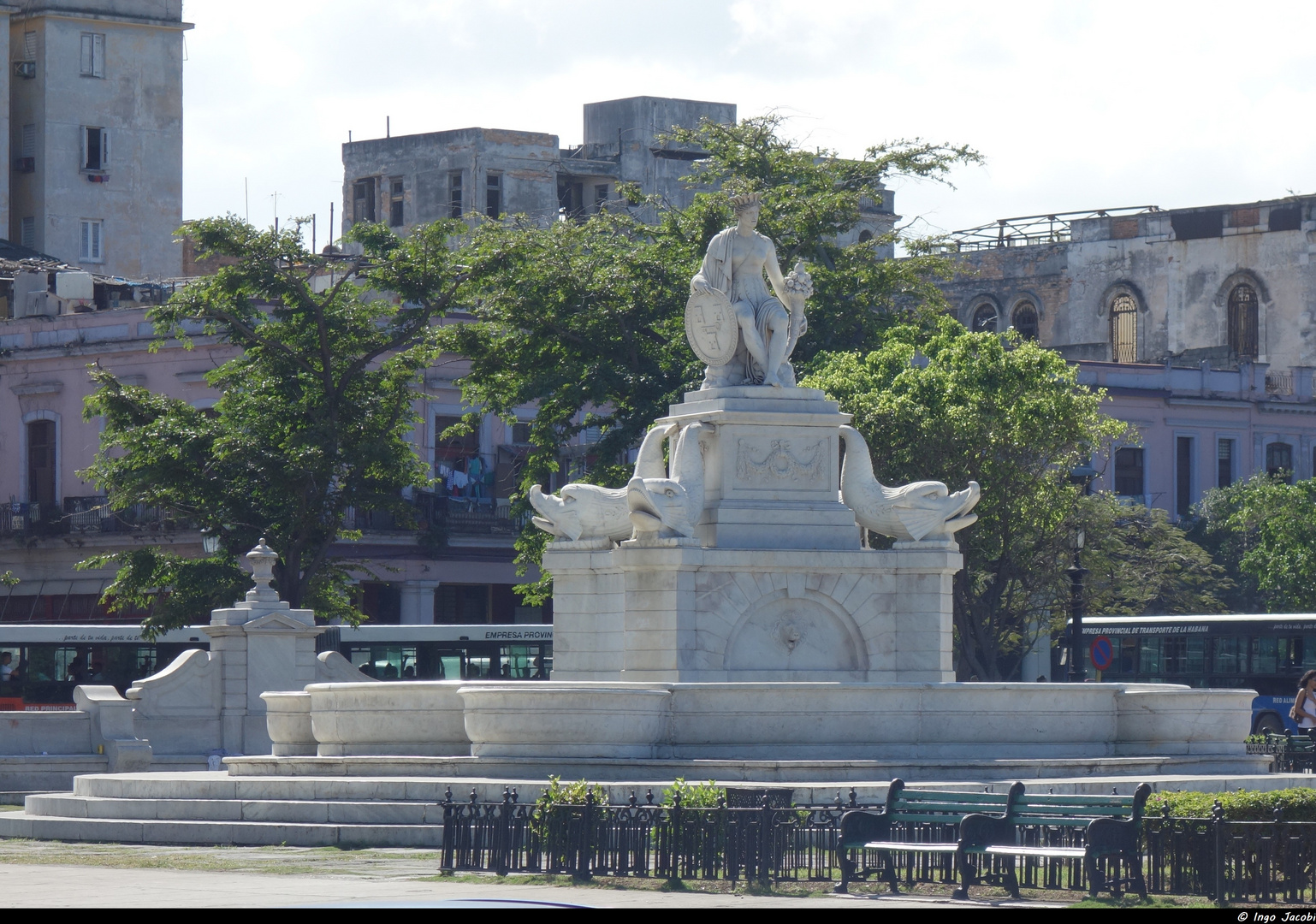 Brunnen in Havanna bei der Busfahrt aufgenommen 