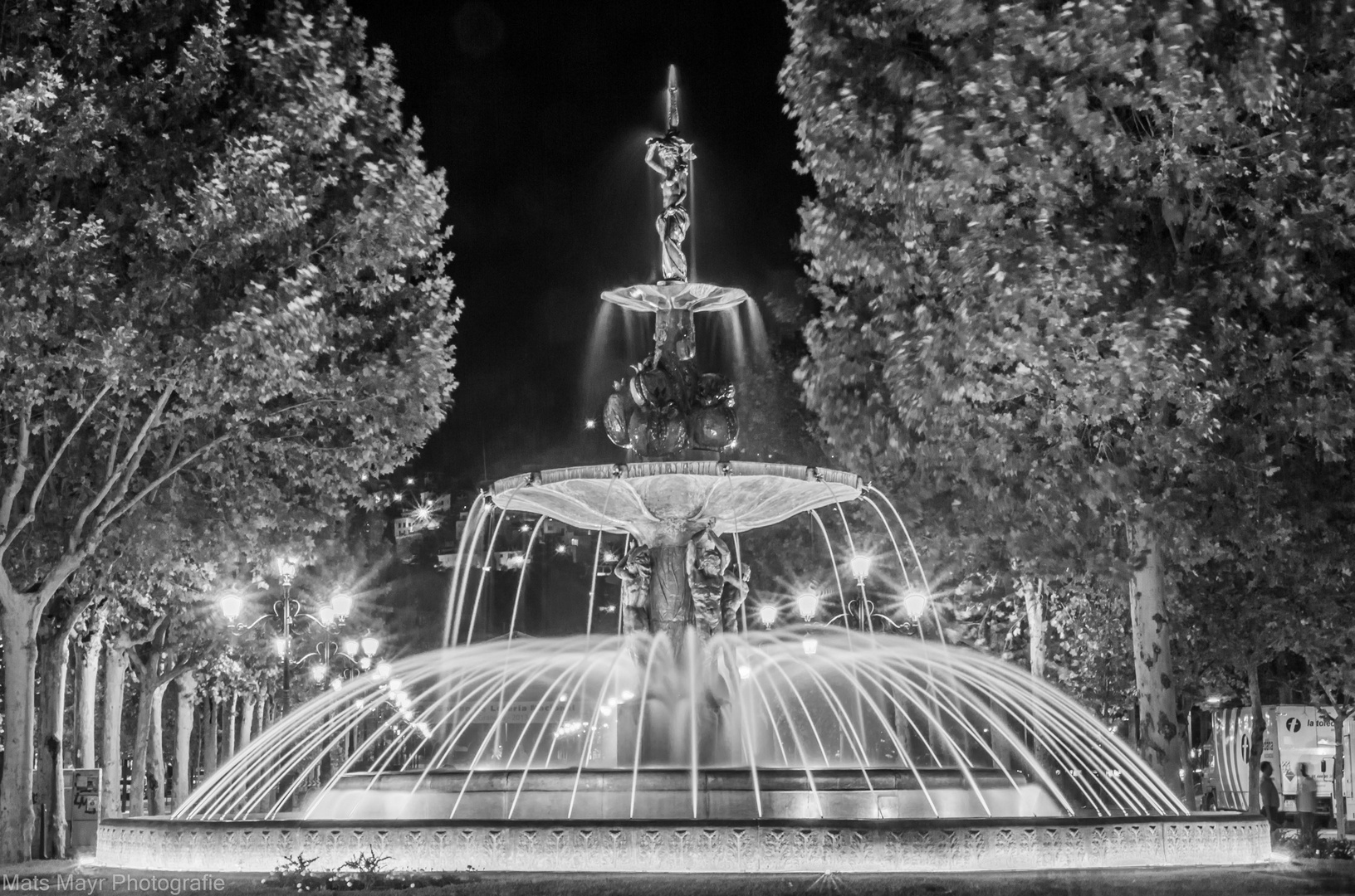 Brunnen in Sevillia bei Nacht