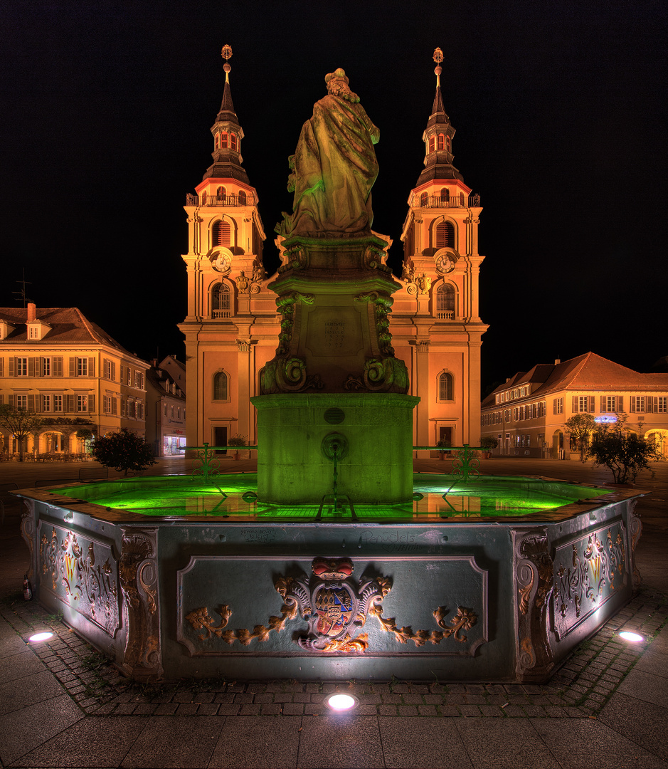 Brunnen + Kirche