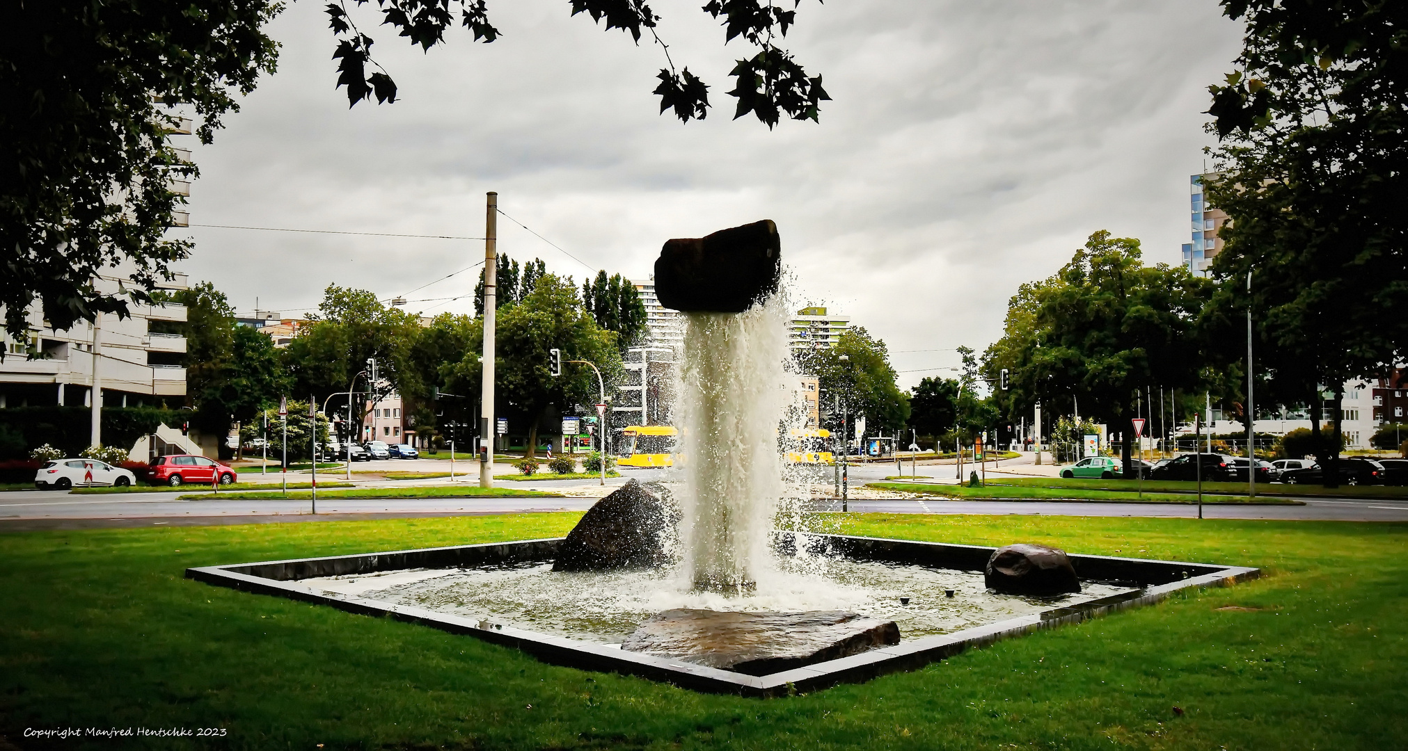 Brunnen mit dickem Stein