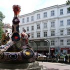 Brunnen mit Häkelhülle am Elterleinplatz in Hernals