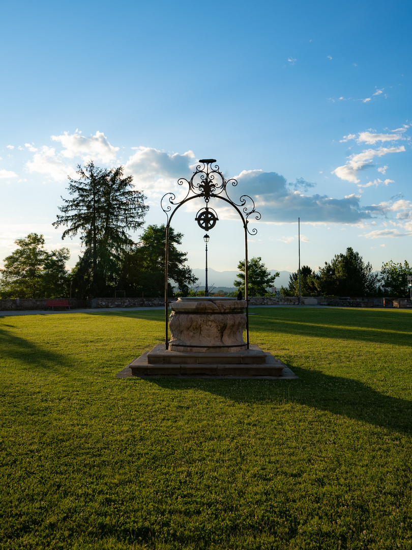 Brunnen mit ohne Licht