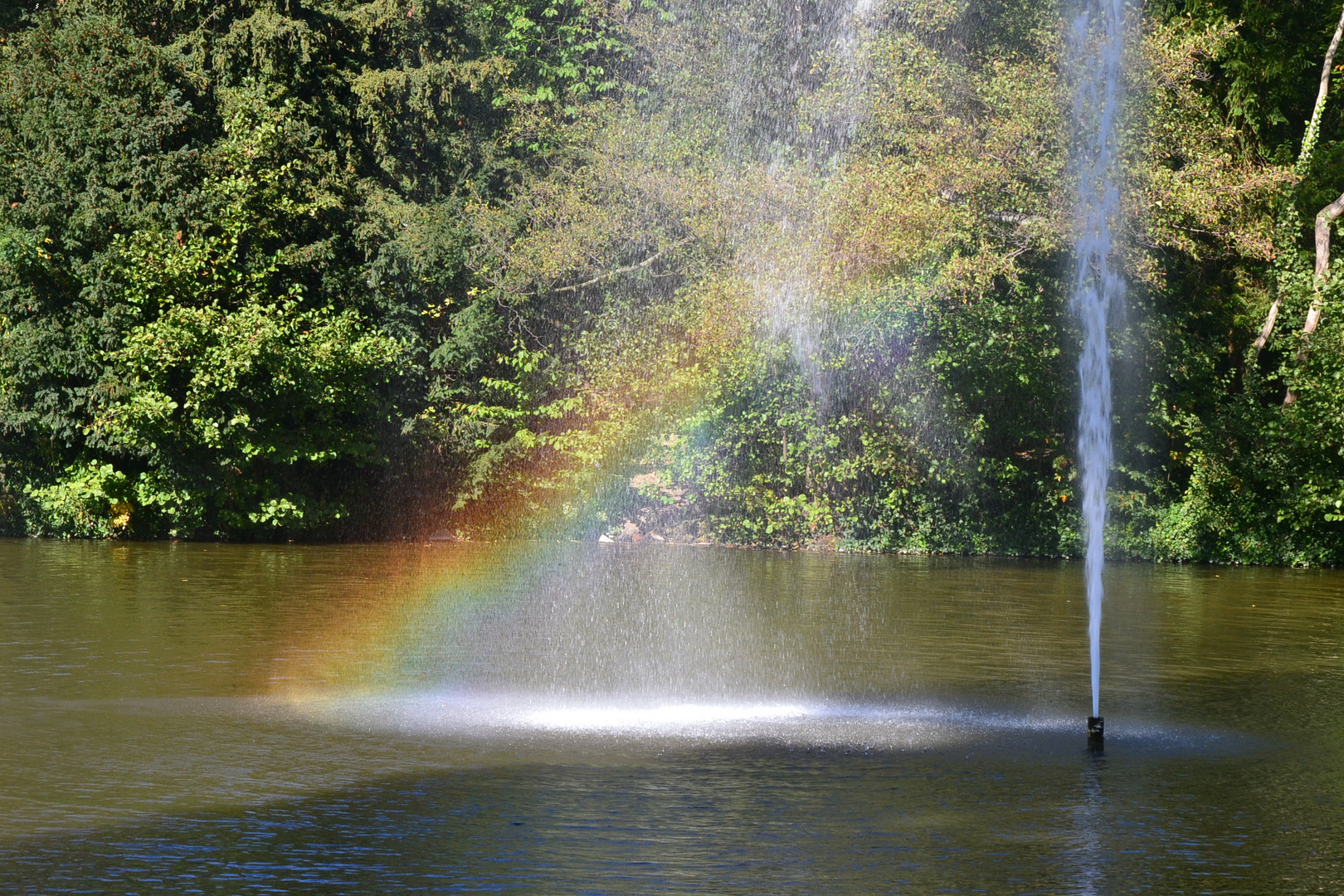 Brunnen mit Regenbogen