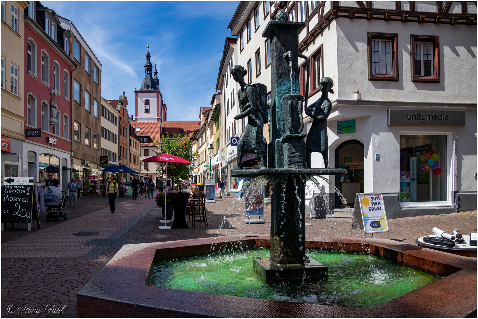 Brunnen mit Wasserträgerinnen