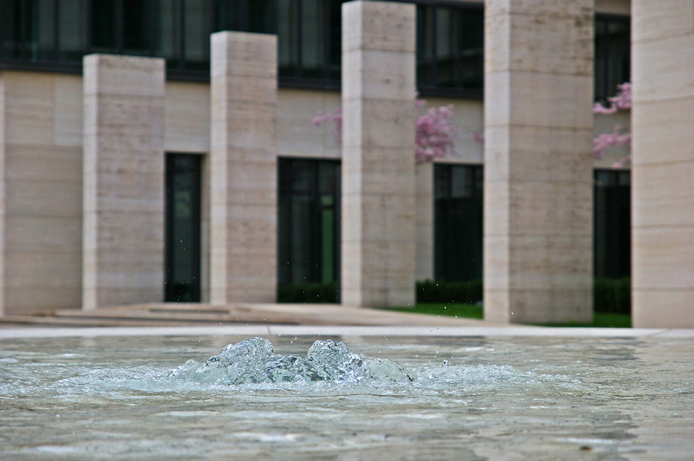 Brunnen nähe Alte Oper / Frankfurt