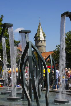 Brunnen und der Grüne turm