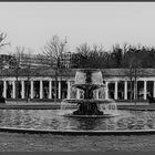 Brunnen und Kolonnade im Kurhausvorplatz/Wiesbaden