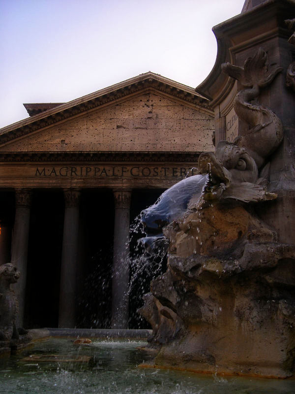 Brunnen und Pantheon in Rom