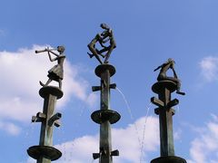 Brunnen unter dem blauen Essener Himmel