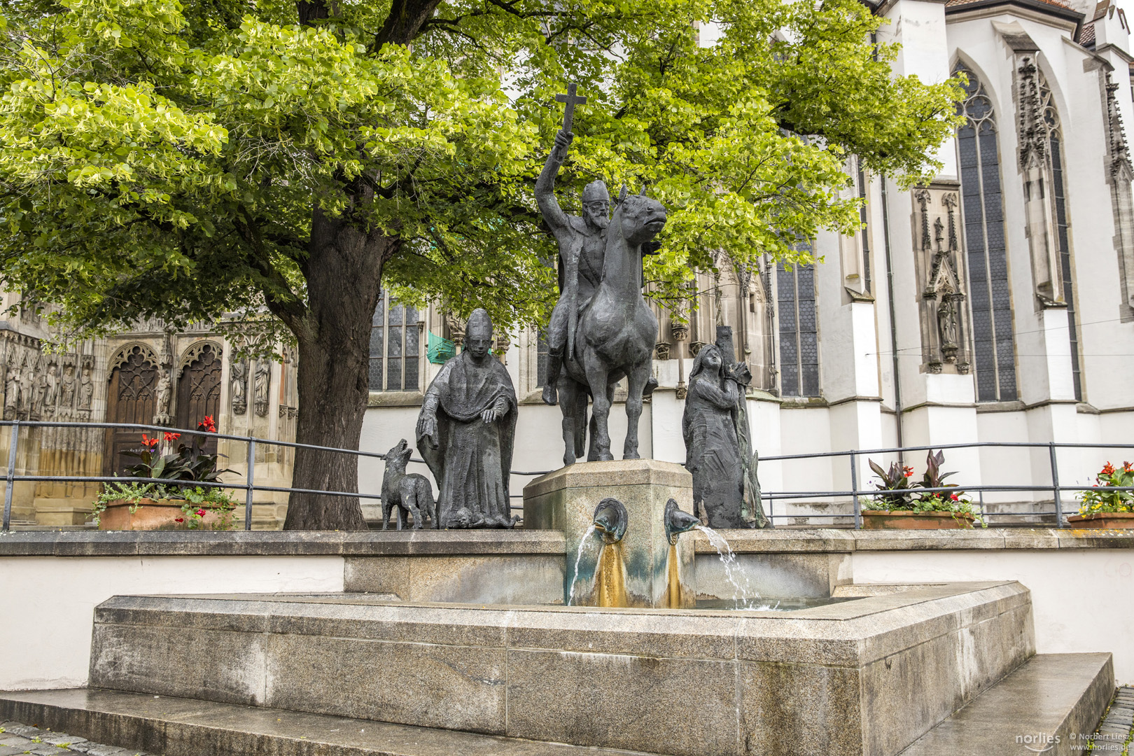 Brunnen vor dem Augsburger Dom