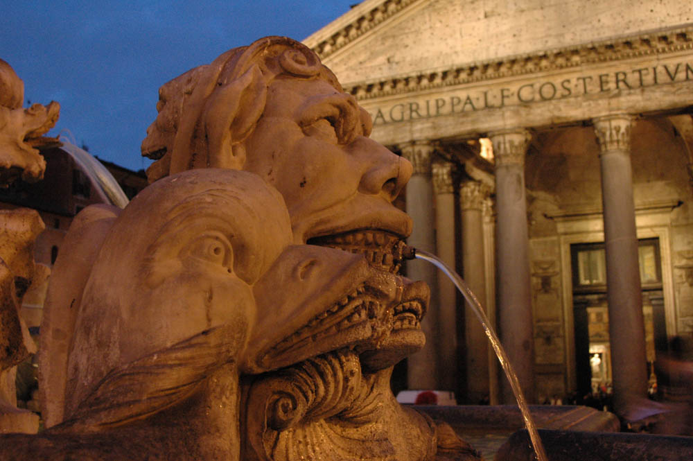 Brunnen vor dem Pantheon / Rom