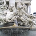 Brunnen vor dem Parlament in Wien