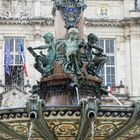 Brunnen vor dem Rathaus in Limoges