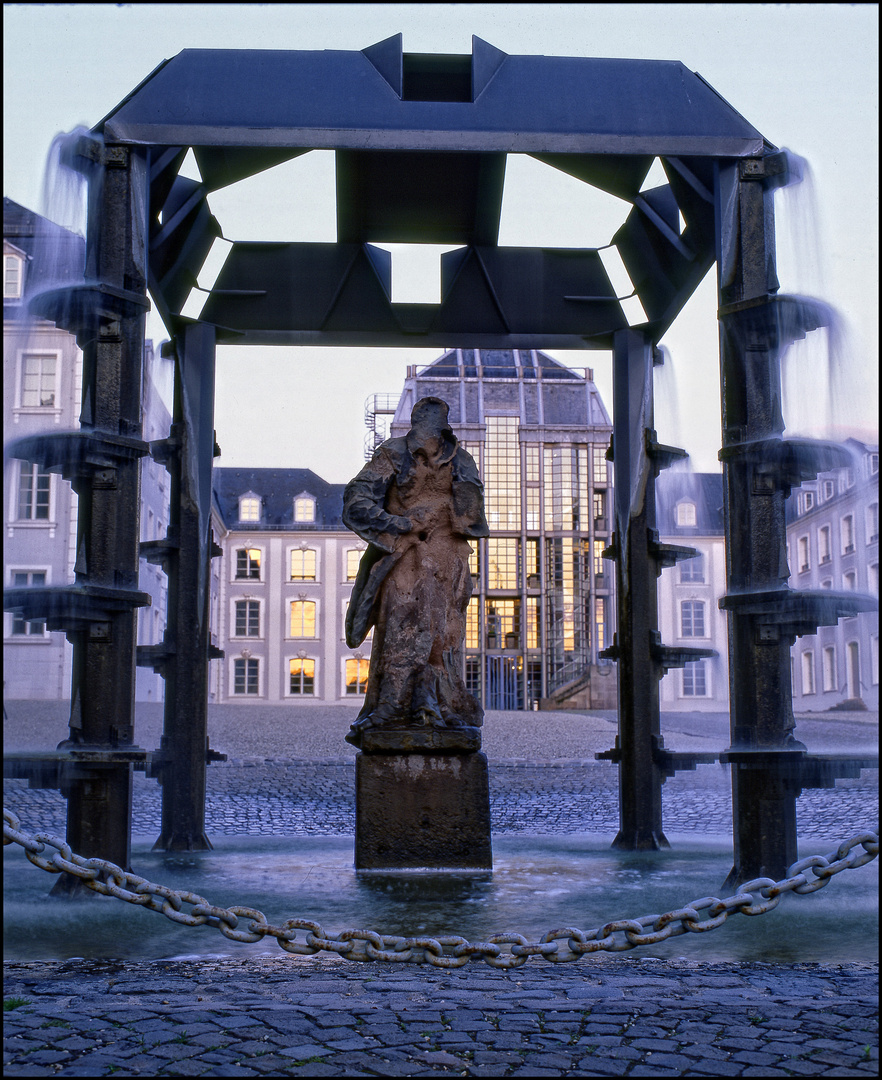 Brunnen vor dem Saarbrücker Schloss