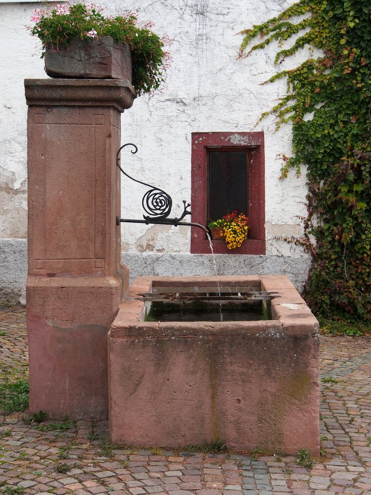 Brunnen vor dem Schloss