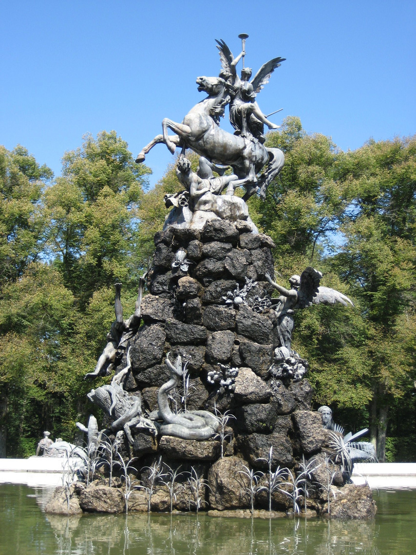 Brunnen vor dem Schloss Herrenchiemsee