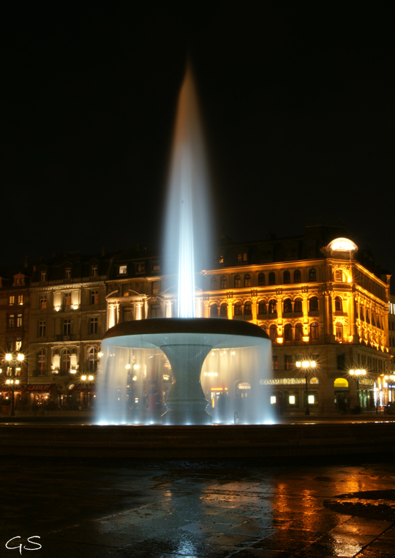 Brunnen vor der alten Oper