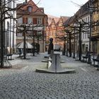 Brunnen vor der Gumbertuskirche