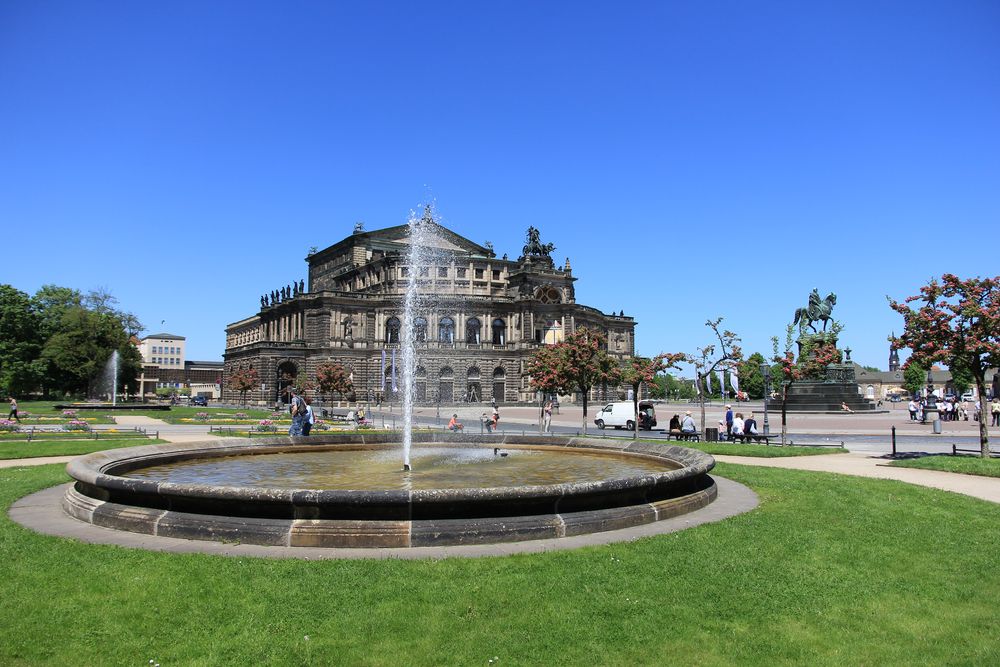 Brunnen vor Semperoper - Kurzzeitbelichtung