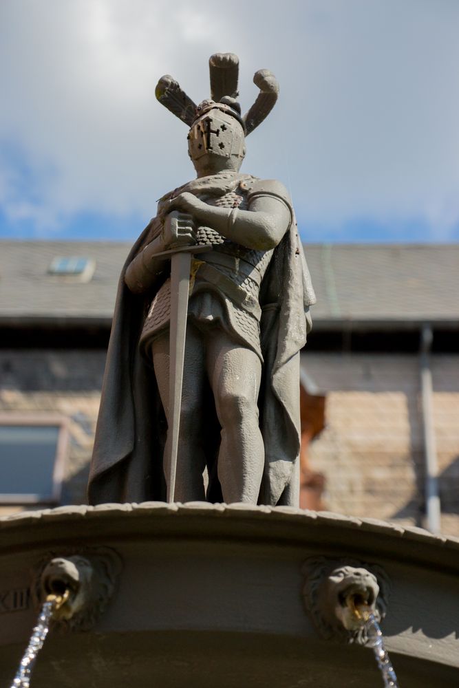 Brunnenfigur von Villeroy&Boch im Park, Alte Abtei