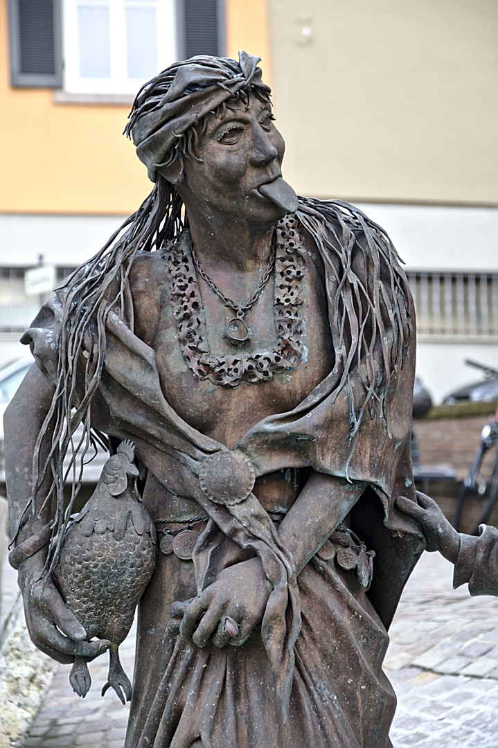 Brunnenfiguren: Narren der Narrenzunft AHA; Standort: am Speidelsberg2