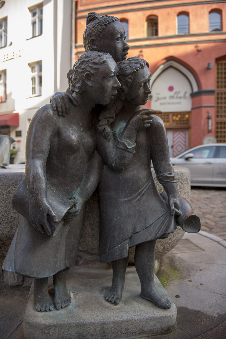 Brunnenfiguren vor dem Scheelehaus