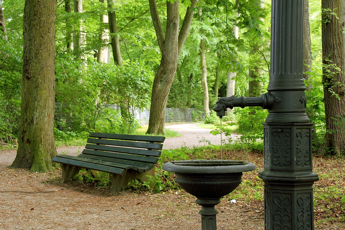 Brunnensäule im Siebentischwald in Augsburg