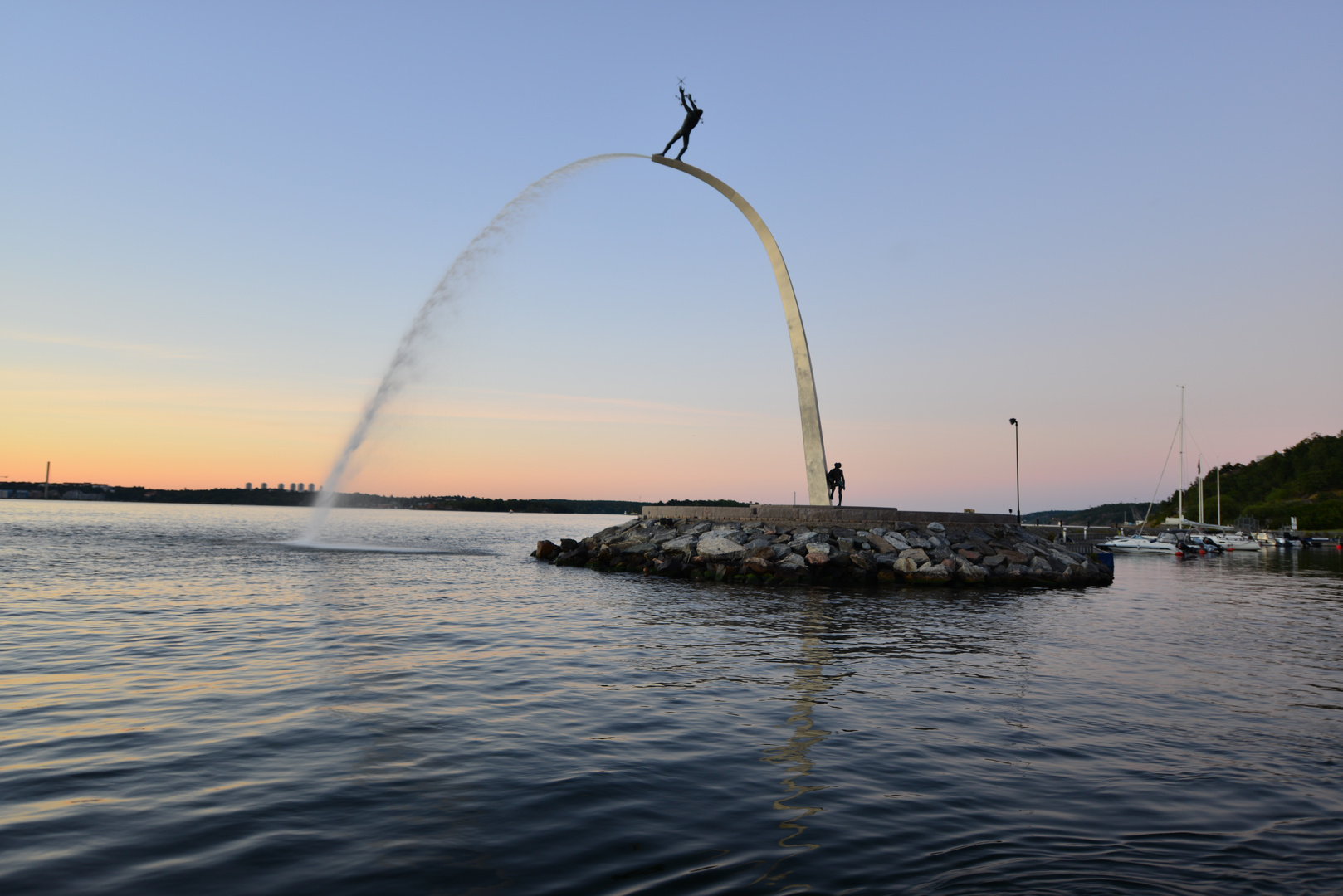 Brunnenskulptur am Hafeneingang von Stockholm