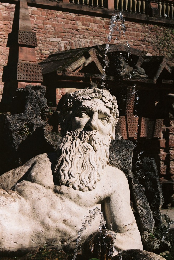 Brunnenskulptur auf Schloß Heidelberg