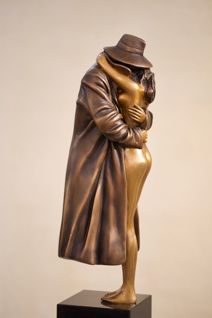 Bruno Bruni  -  The Kiss   -  Bronze  -  patiniert