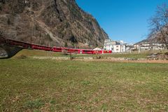 Brusio_RhB im Bereich des Kehrviadukt