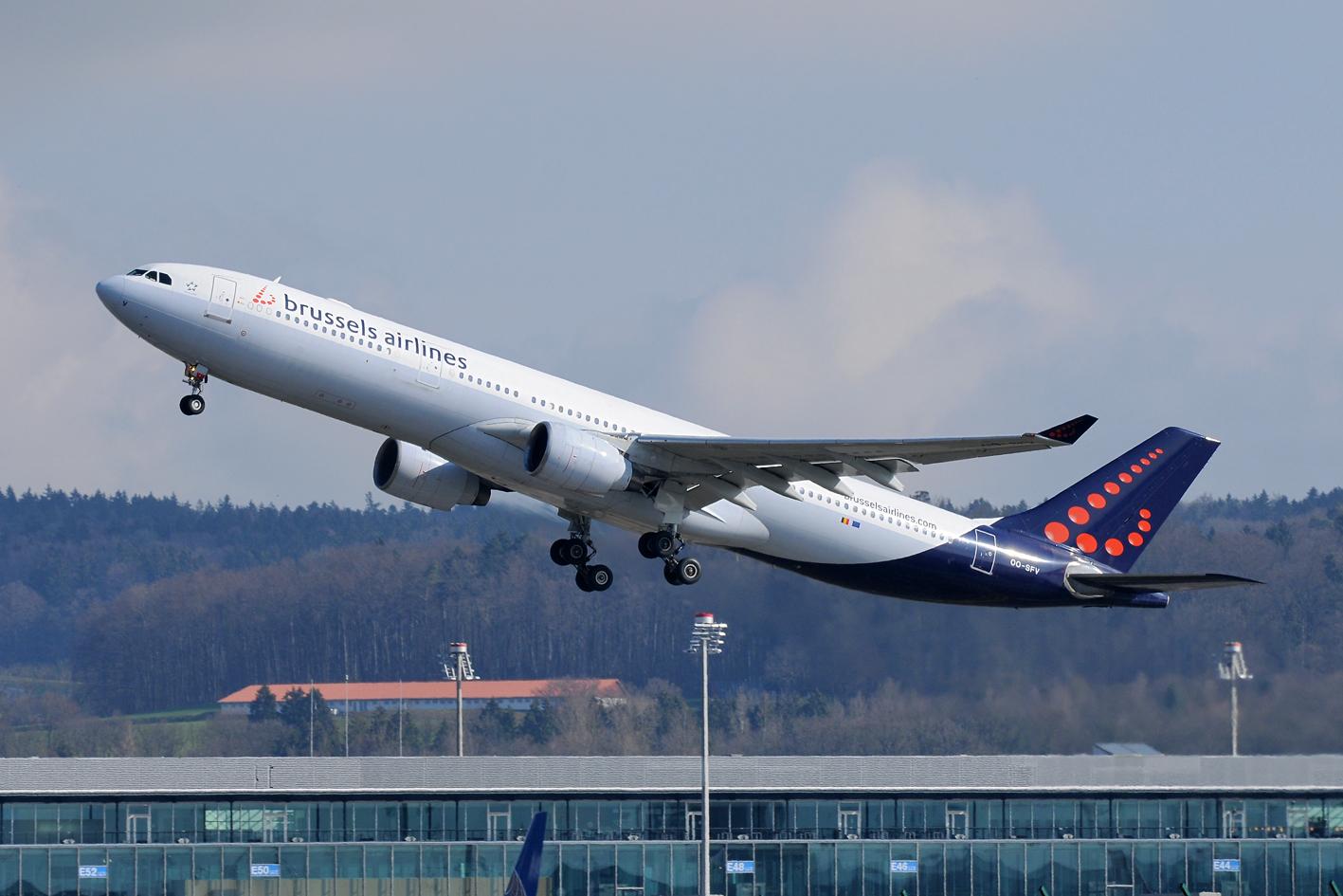 Brussels Airlines Airbus A330-300 OO-SFV 00 Takeoff Rwy 28